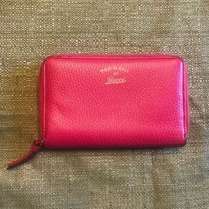 Gucci zippy wallet